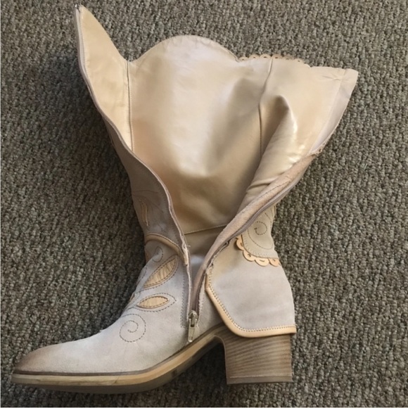 Sundance Appliquéd Birch Leaf Boots, EUC, 9 - Picture 4 of 10